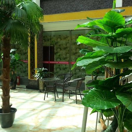 Xinhang Hotel Urumqi Bagian luar foto