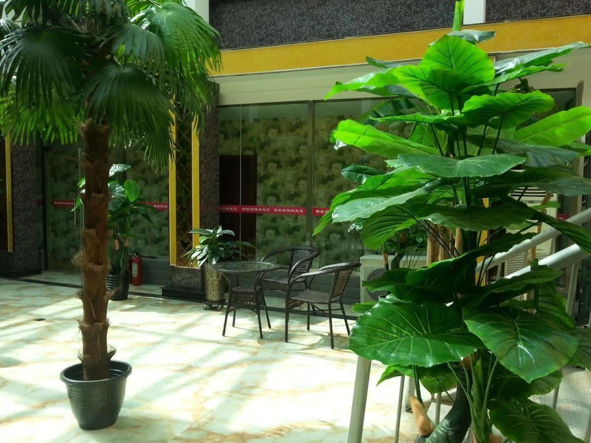 Xinhang Hotel Urumqi Bagian luar foto